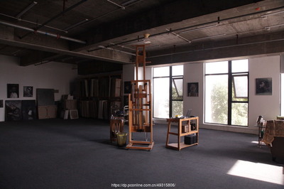 毛进与她的画室 光影中的艺术纪实